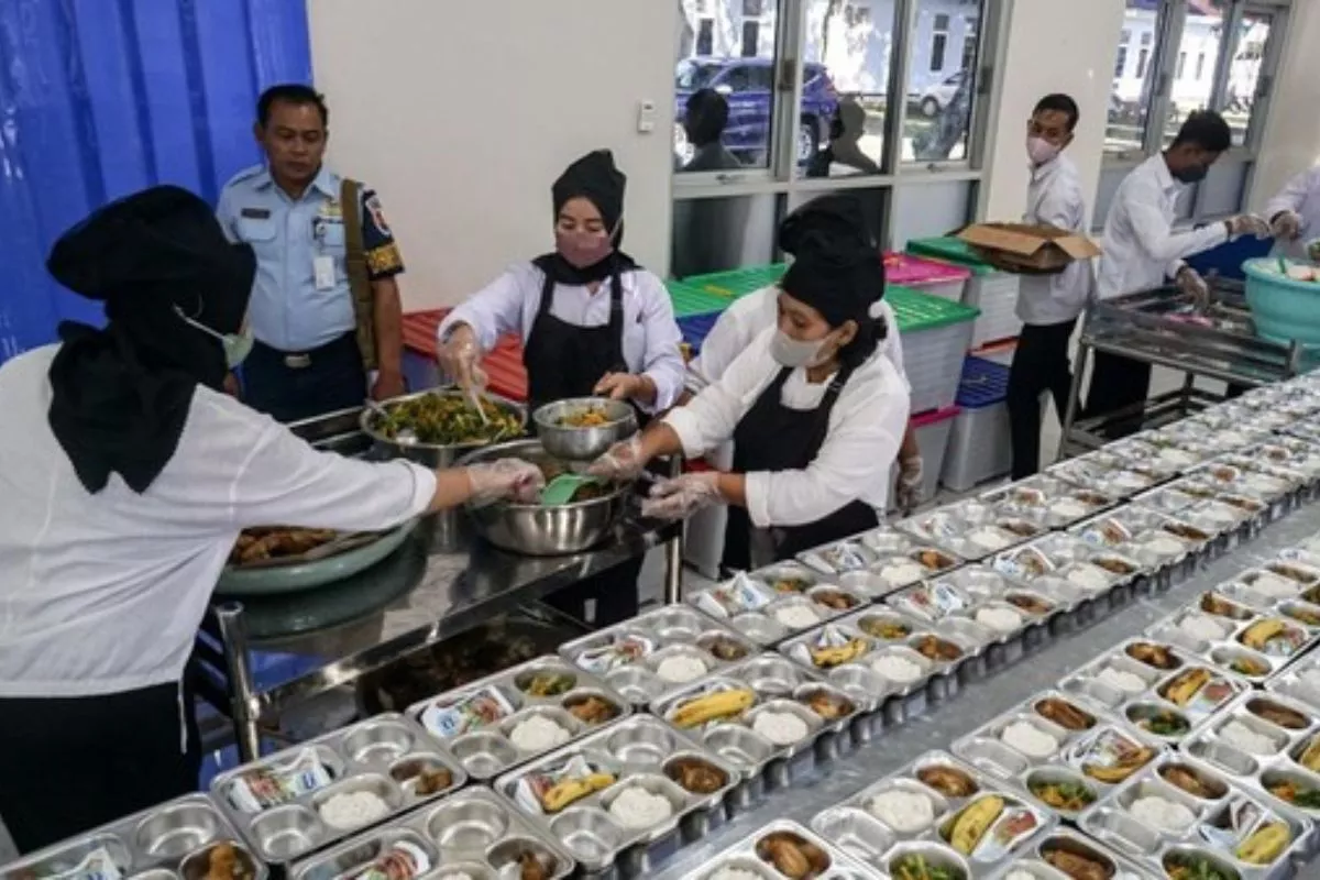 Anggaran Pendidikan 2027 Diserap Program MBG Sebesar 29,24 Persen