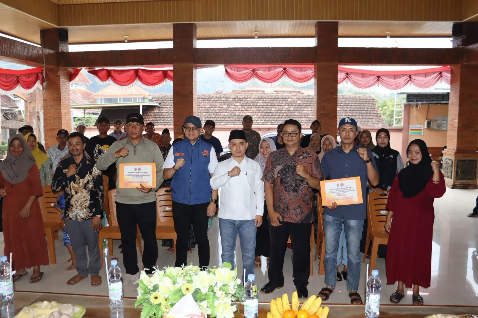 Bantuan Sosial Korban Longsor: Pemkab Mojokerto Salurkan Bantuan