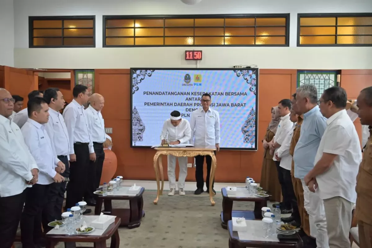 Transisi Energi Jabar: PLN Targetkan Listrik Merata 2027