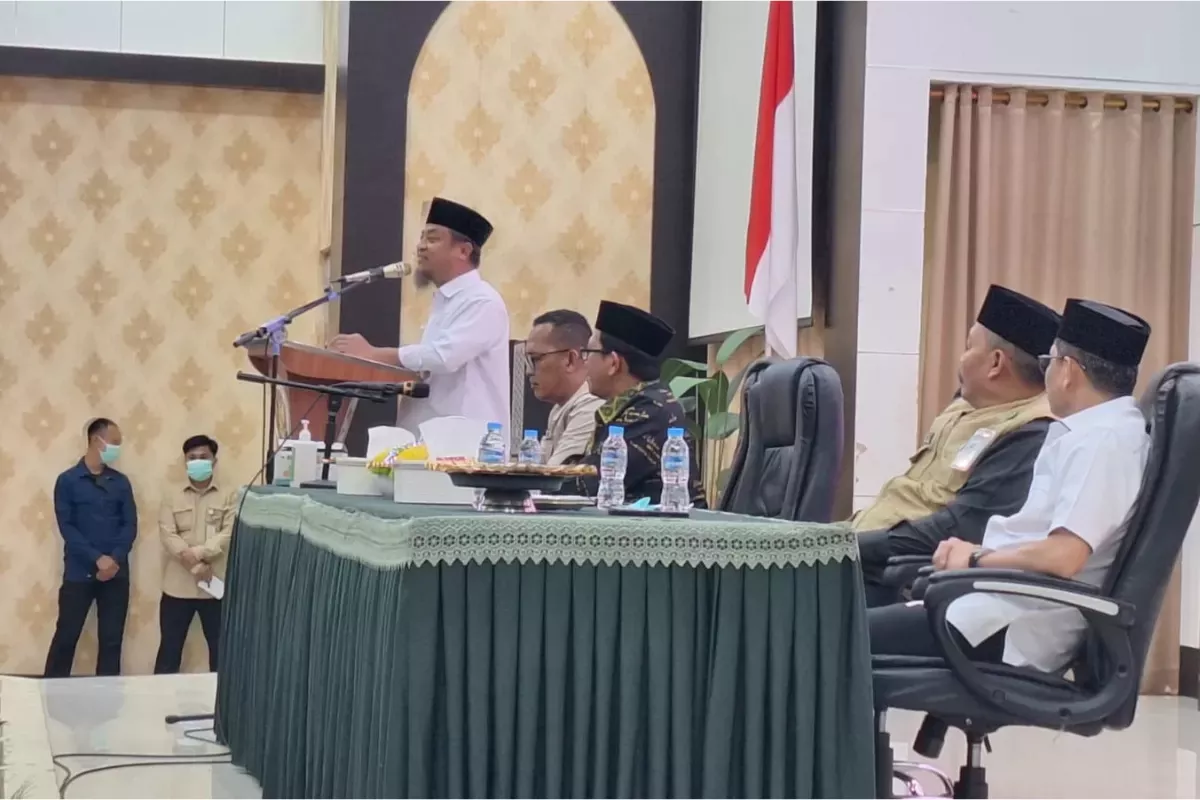 Gubernur Sulsel Sambut Kepulangan 392 Haji Kloter 21 di Makassar