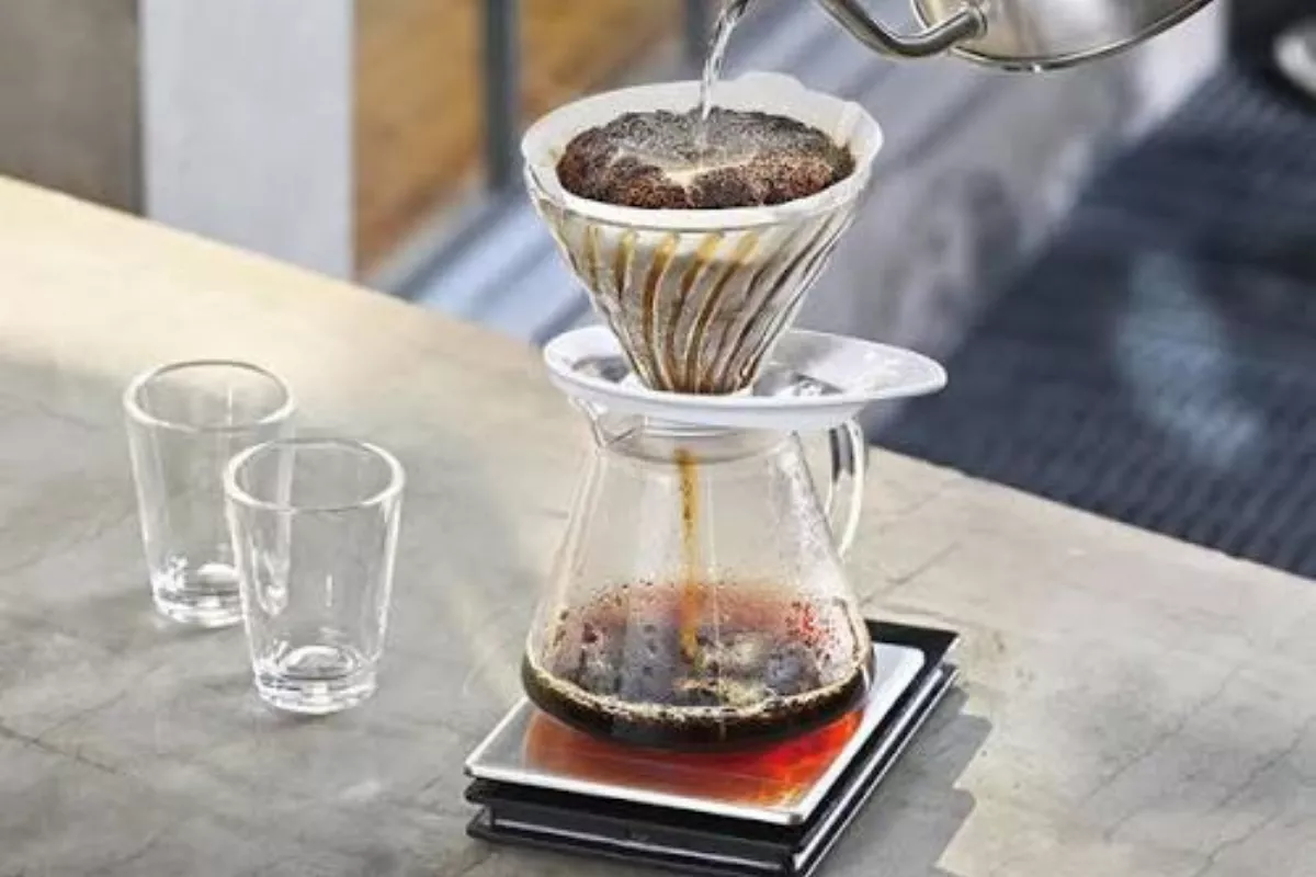 Perbedaan Metode Seduh Kopi V60, Mesin Espresso, dan Cold Brew