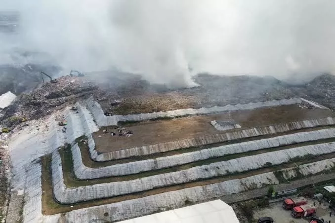 KLH Perbaiki Tata Kelola Sampah TPA Jatiwaringin Setelah Kebakaran