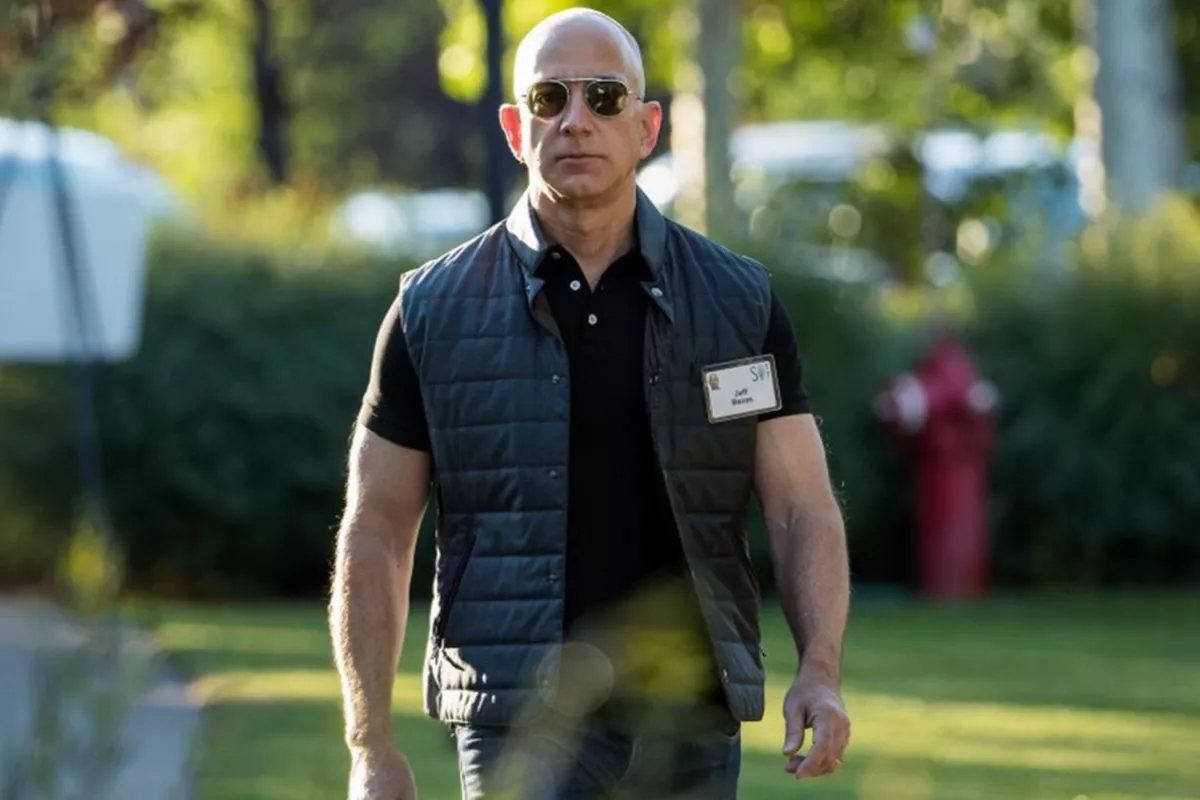 Jeff Bezos Dekati Kesepakatan Kuasai 30 Persen Saham Liverpool