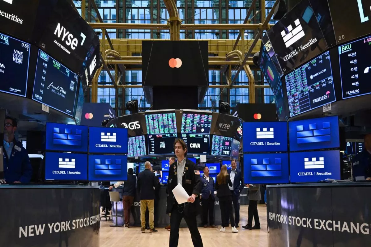 Wall Street Ditutup Bervariasi, Sektor Teknologi Jadi Beban Pasar
