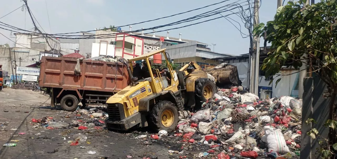 Keluhan Warga: Sampah Depo Kembar Akhirnya Diangkut Petugas Kebersihan