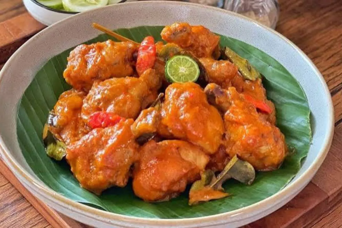Cara Membuat Ayam Besengek, Lauk Tradisional dengan Kuah Santan Gurih