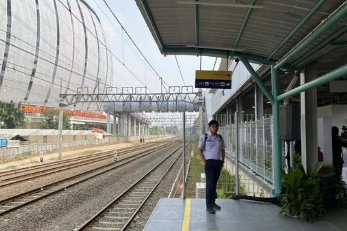 Stasiun KRL JIS Mulai Beroperasi Hari Ini, Peron Bakal Diperluas Tahun Depan