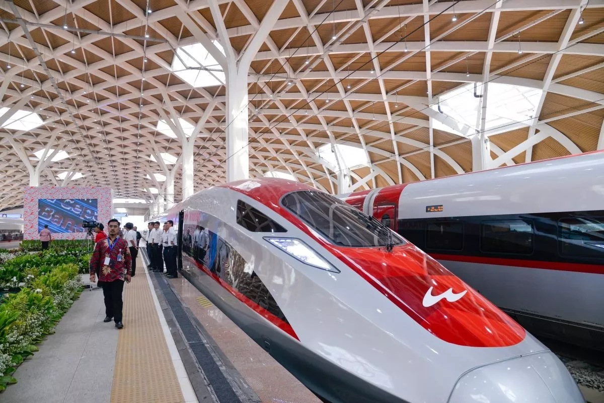 Review Kereta Cepat Whoosh: Pengalaman Jakarta-Bandung Secepat Kilat