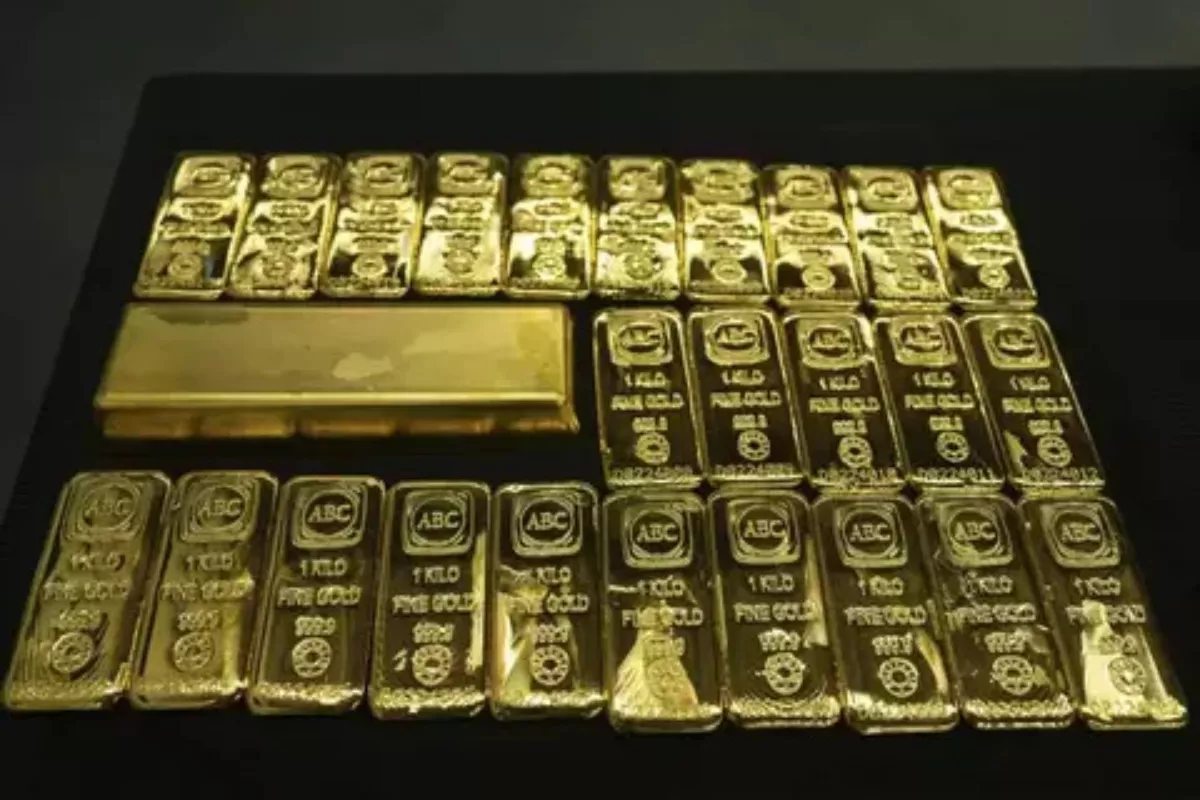 Harga Emas Turun 2 Persen dan Perak Anjlok akibat Kondisi Inflasi di AS