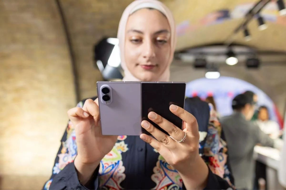 Samsung Rilis Galaxy Z Fold 8 ala Paspor, Kapan iPhone Lipat Menyusul?