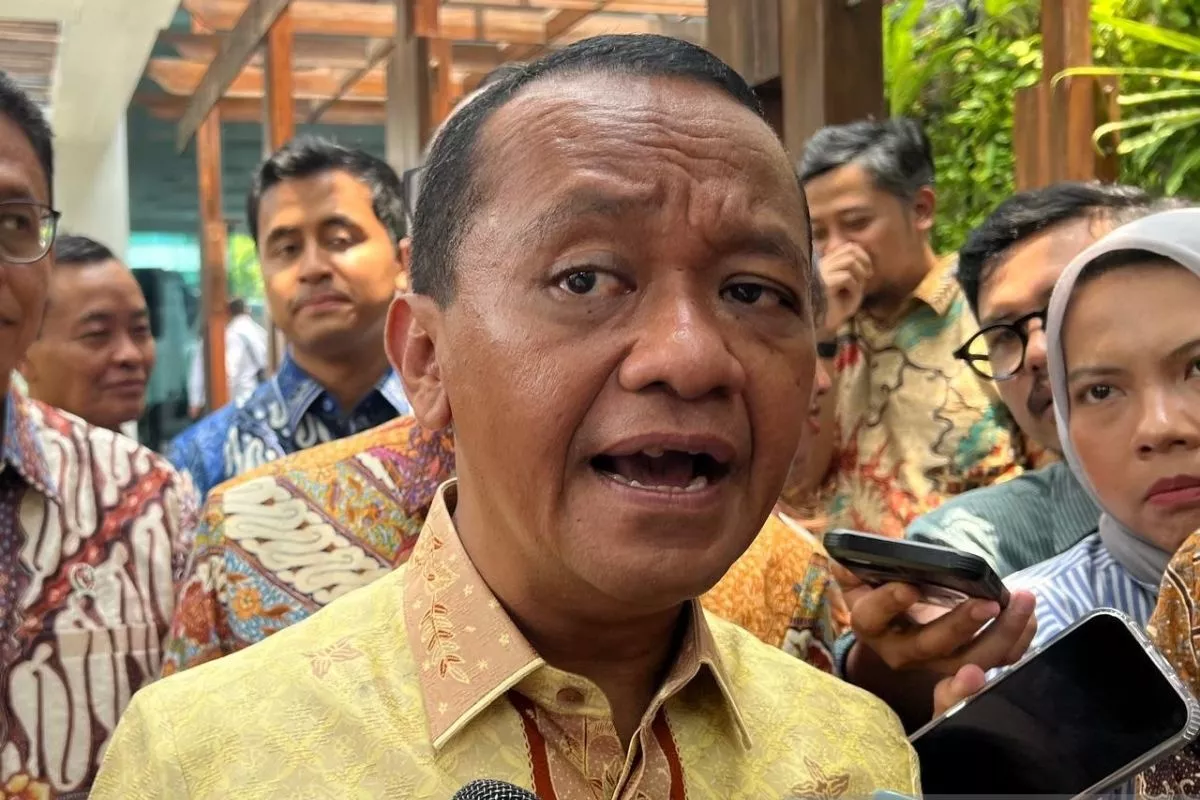 Bahlil Targetkan Indonesia Setop Impor Solar Mulai 1 Juli 2026
