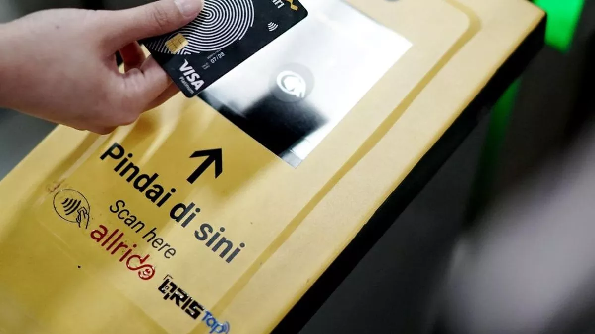 Bank Mandiri Terapkan Layanan Kartu Kredit Nirsentuh di MRT Jakarta