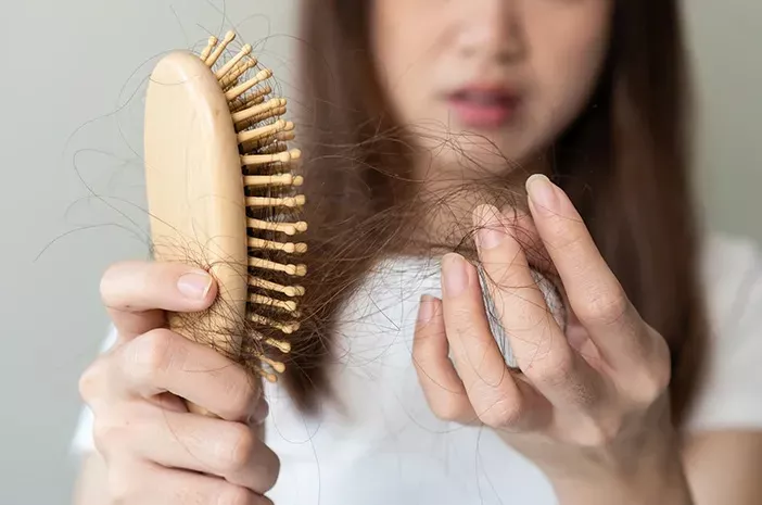 5 Tips Merawat Rambut Rontok Secara Alami dan Efektif di Rumah