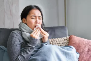 Batuk Pilek Merebak: Ini Tips Jaga Kesehatan di Cuaca Ekstrem