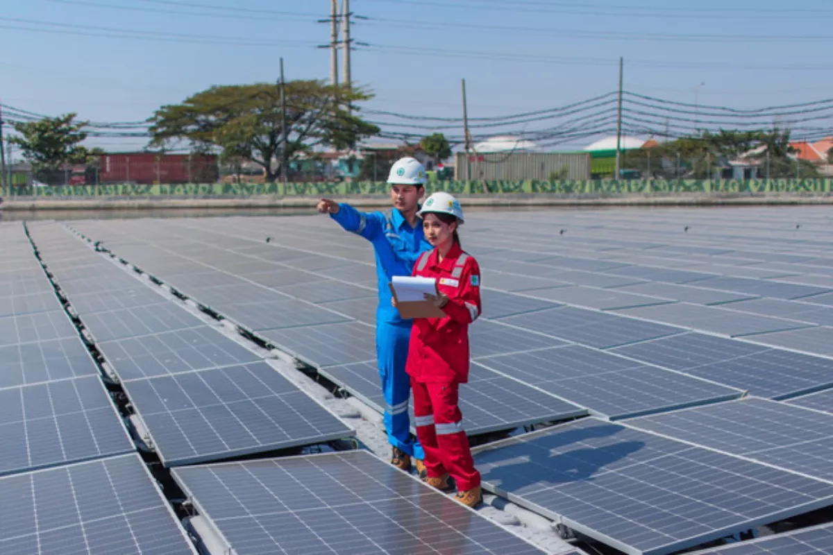 PLN IP dan DevvStream Garap Karbon PLTS Off-Grid
