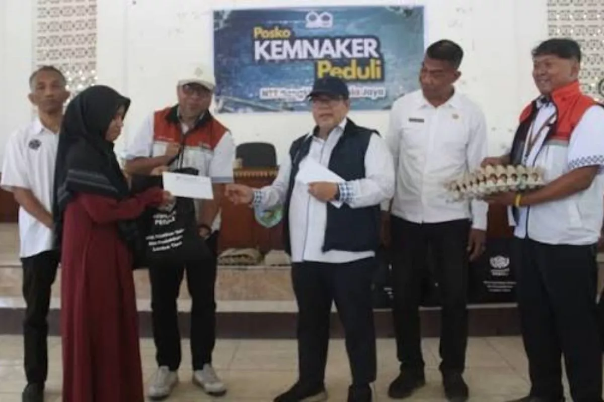 Kemnaker Salurkan Bantuan Tahap Pertama Korban Gempa Flores NTT