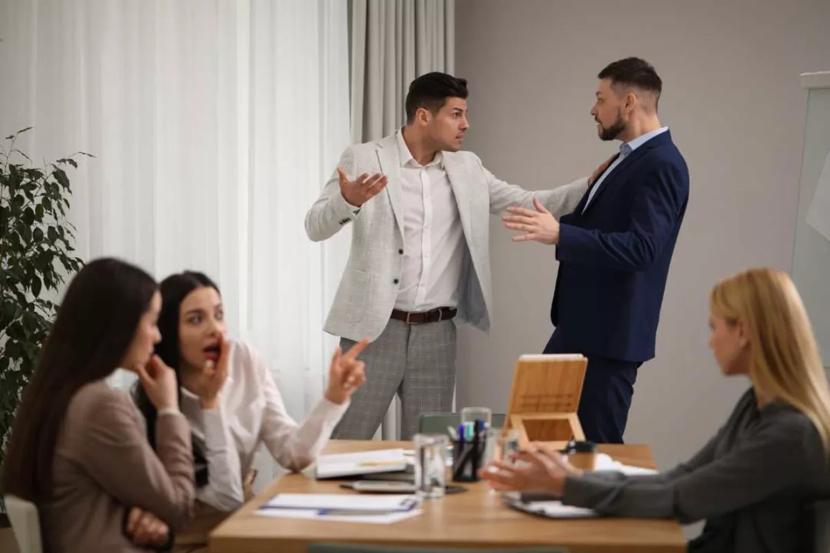 Strategi Atasi Rekan Kerja Toxic di Kantor