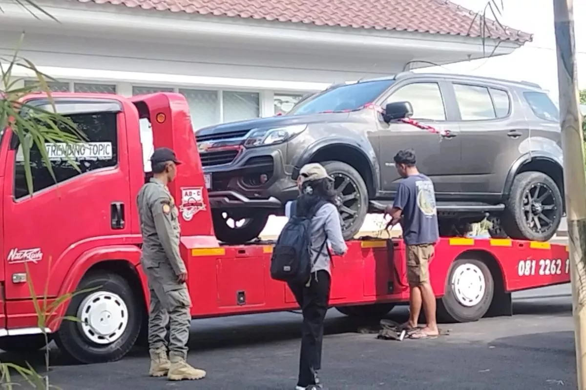 Pengusutan Kasus Lombok Barat, KPK Sita 2 Mobil dari Pendopo