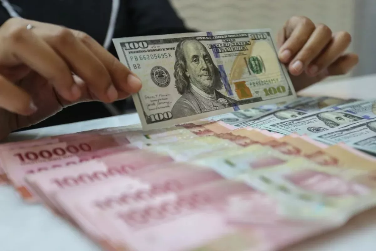 Rupiah Tembus 17.400 Per Dollar AS Sinyal Bahaya Kebijakan Fiskal