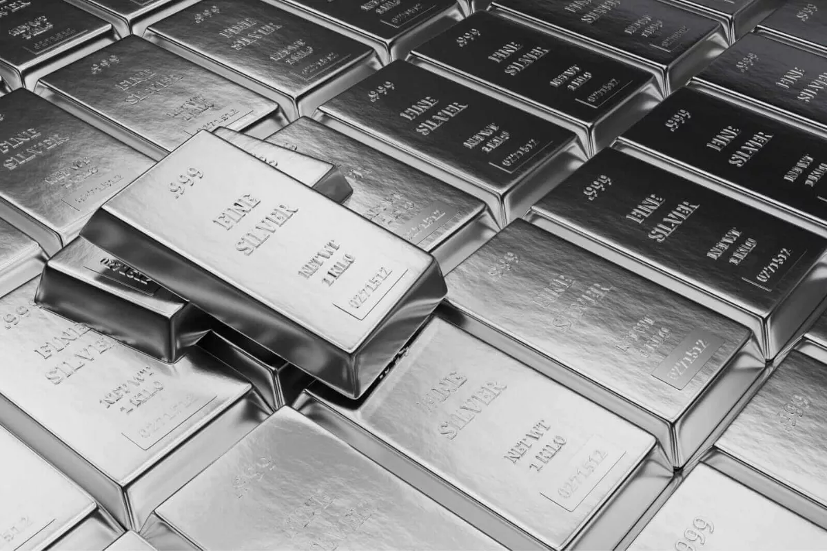 Harga Perak dan Platinum Menguat, Palladium Turun Tipis di Pasar Logam