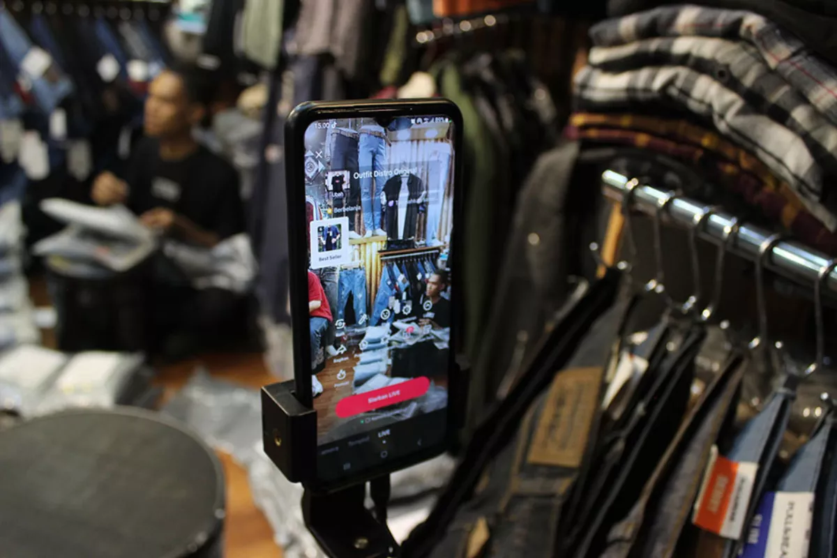 Riset Momentum Works: Shopee dan TikTok Shop Dominasi E-Commerce RI