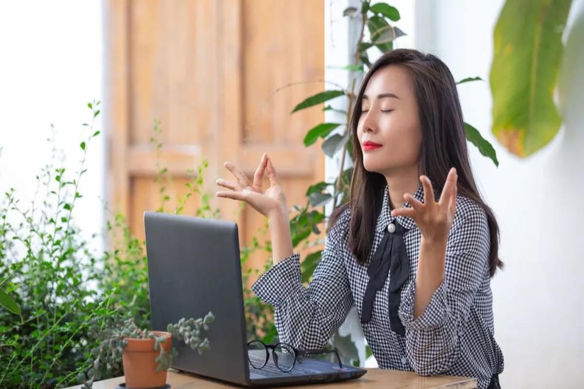 Manajemen Stres Karyawan WFH: Menjaga Waras di Tengah Kerja Remote