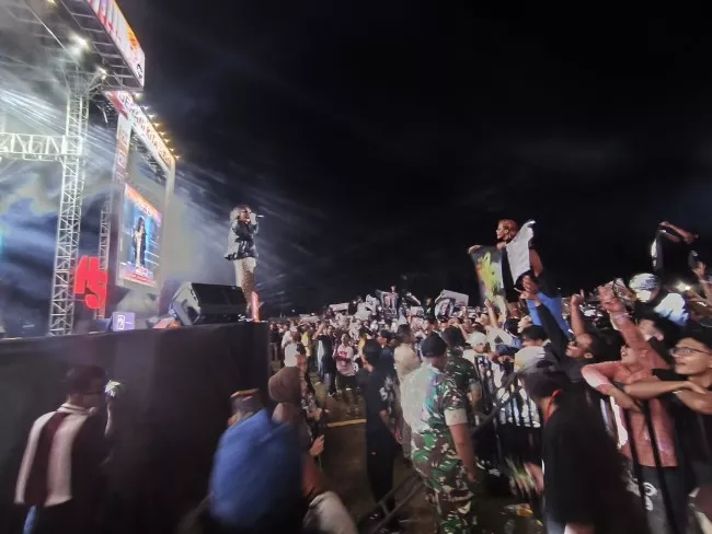 Konser HS Slank Malang Pecah: Puluhan Ribu Penonton Serbu Rampal