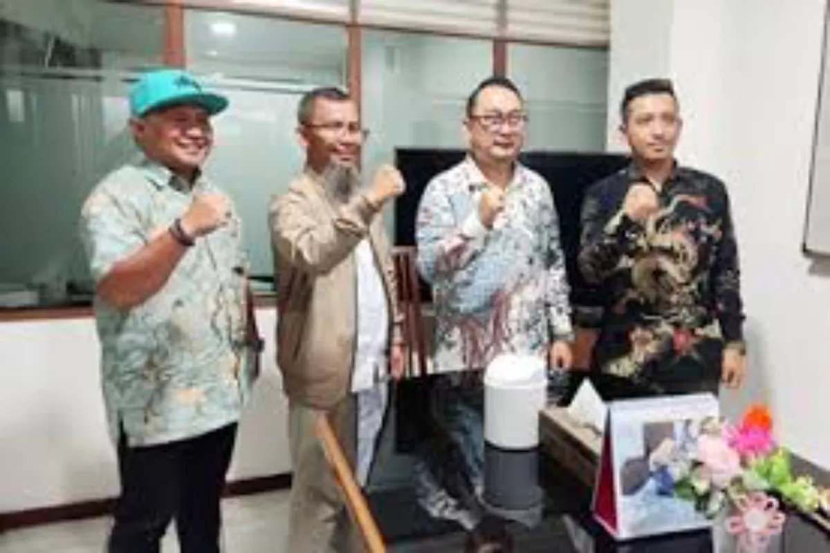Harga Ayam Anjlok, Peternak Desak BUMN Serap Produksi Broiler