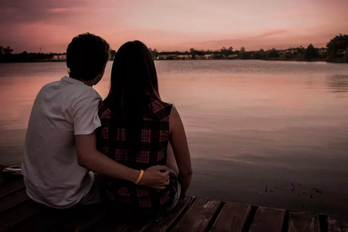 Studi Buktikan Pria Lebih Cepat Jatuh Cinta Ketimbang Wanita