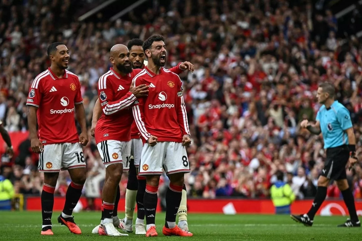 Gagal Rekrut Bek Kiri Baru Ini 7 Opsi Pilihan Carrick di Slot Kiri