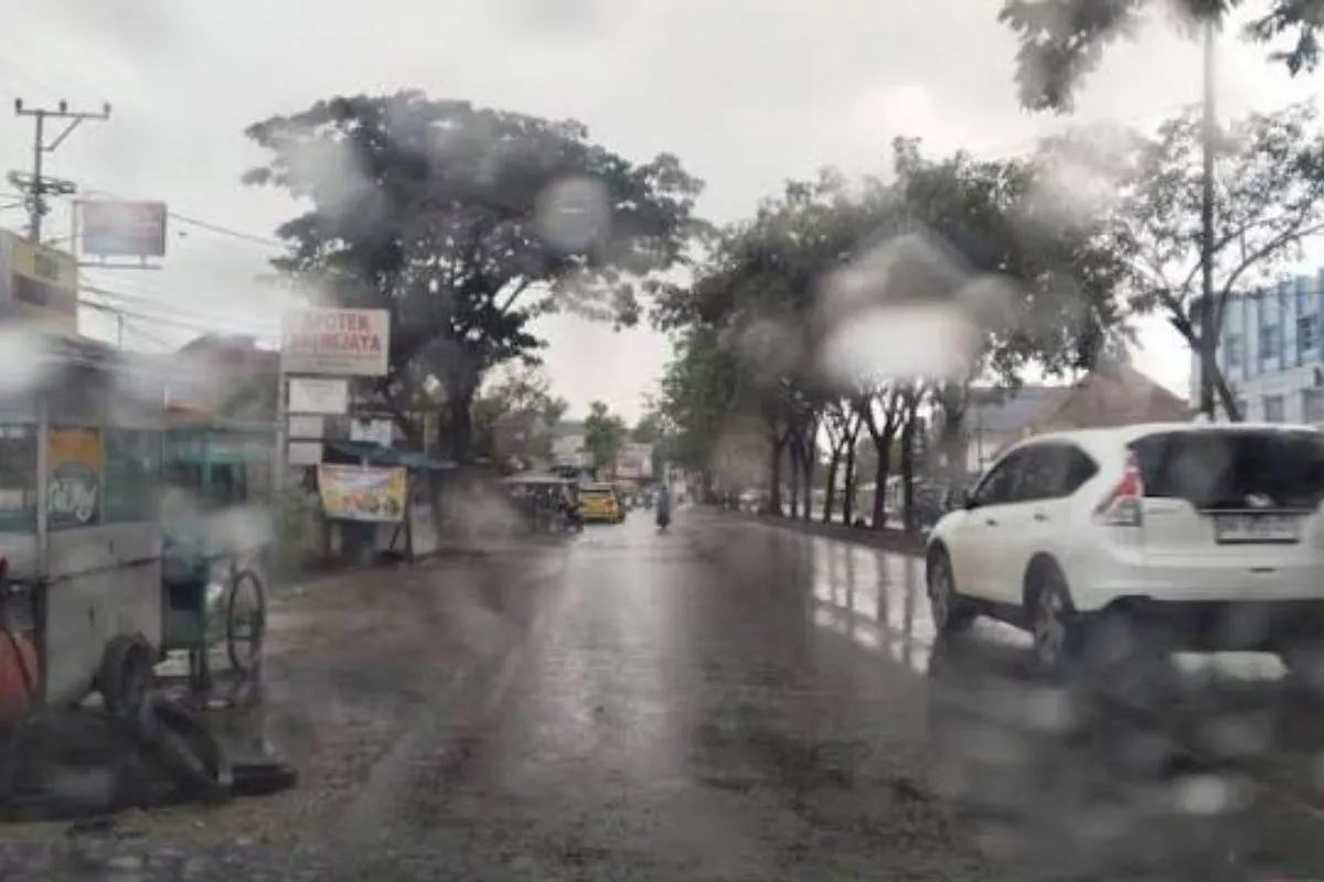 Prakiraan Cuaca Senin: Sebagian Besar Kota Besar Indonesia Diguyur Hujan