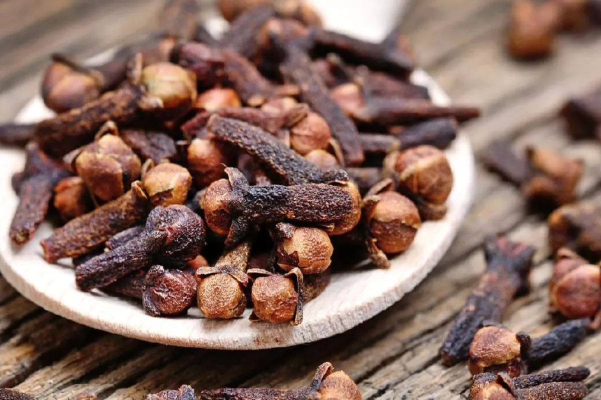 7 Pilihan Rempah Alami yang Efektif untuk Membantu Meredakan Batuk