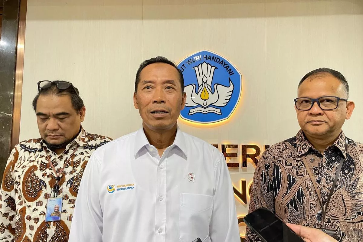Wamen Fauzan Ajak Perguruan Tinggi Beri Solusi Soal Sampah