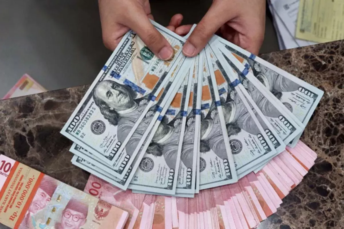 Rupiah Melemah ke Rp18.073, Cek Kurs Dolar AS di 4 Bank Besar Ini