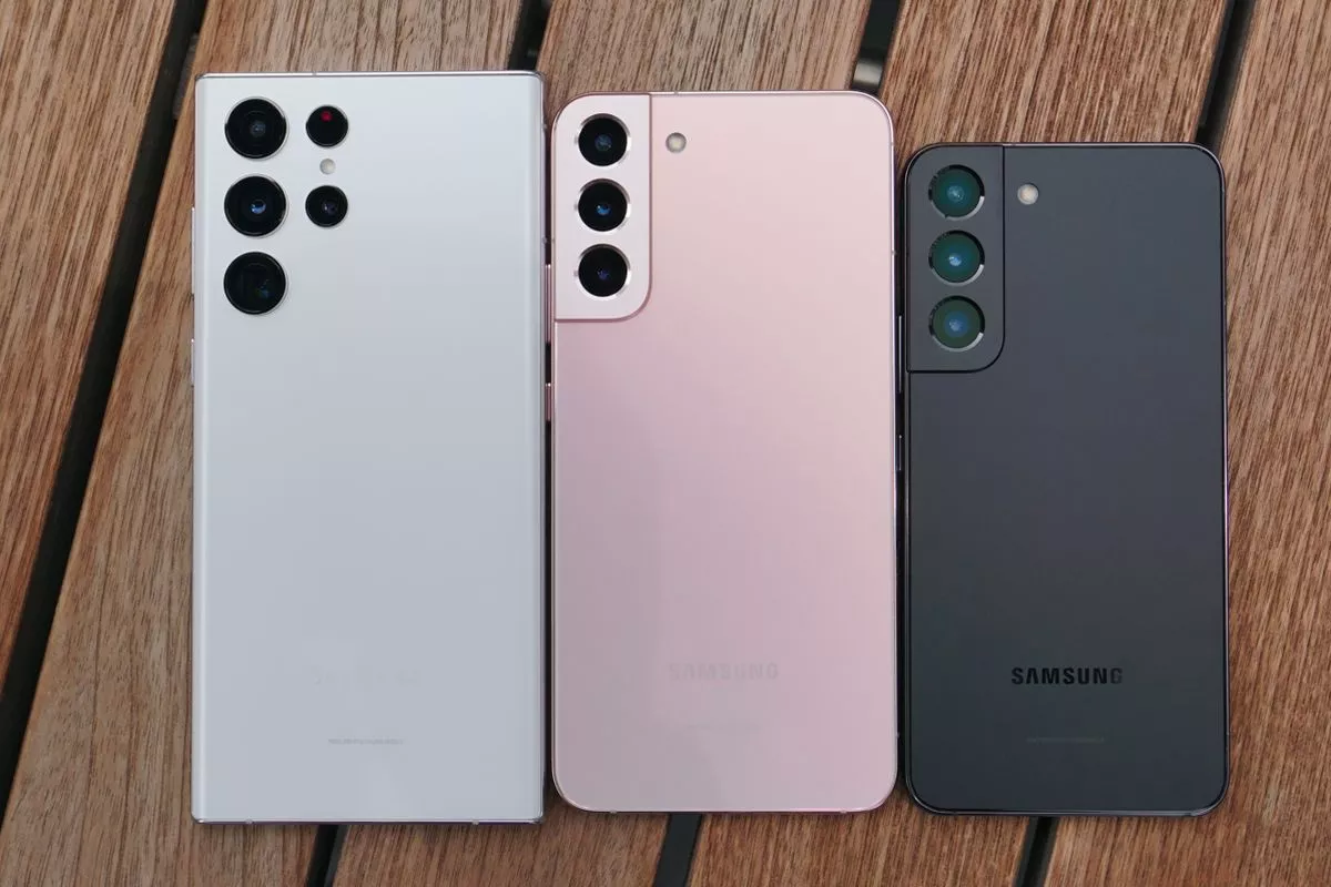 Pilih Samsung Galaxy S22 Ultra atau Galaxy S24 FE Tahun 2026