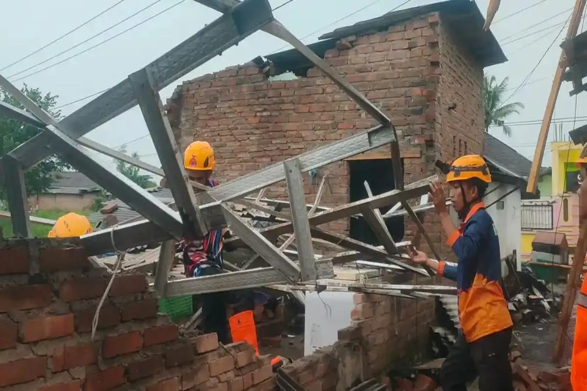 Dampak Hujan Deras dan Angin di Bondowoso Sebabkan Rumah Rusak