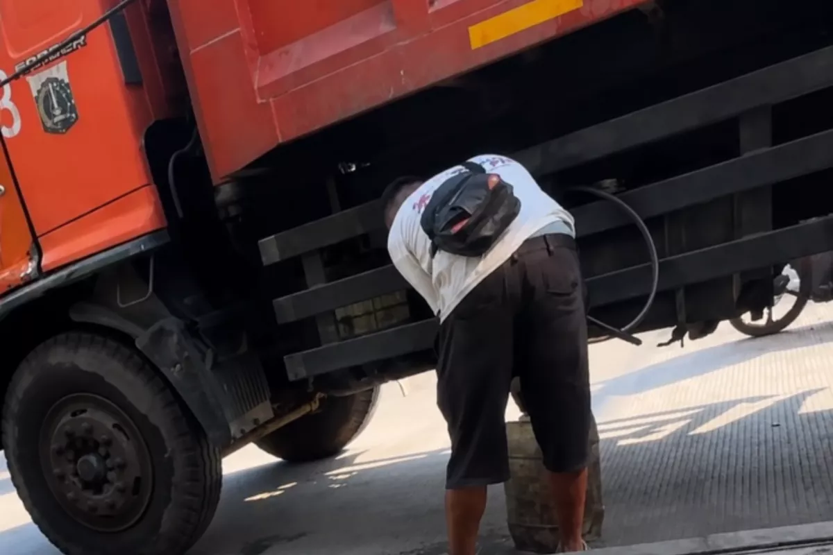 Sopir Truk Sampah Cilincing Didenda Rp5 Juta Karena Curi BBM Operasional