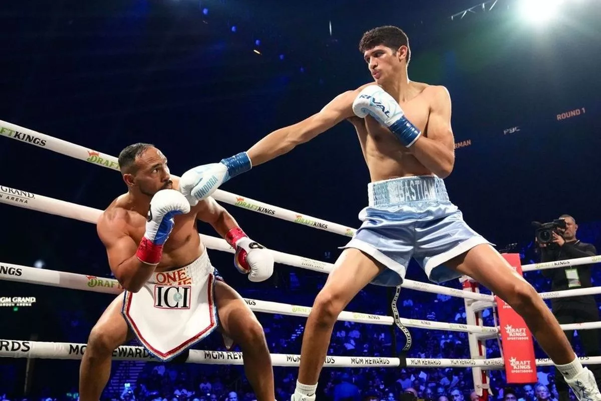 Fundora Pertahankan Gelar WBC Lawan Hadribeaj di Las Vegas