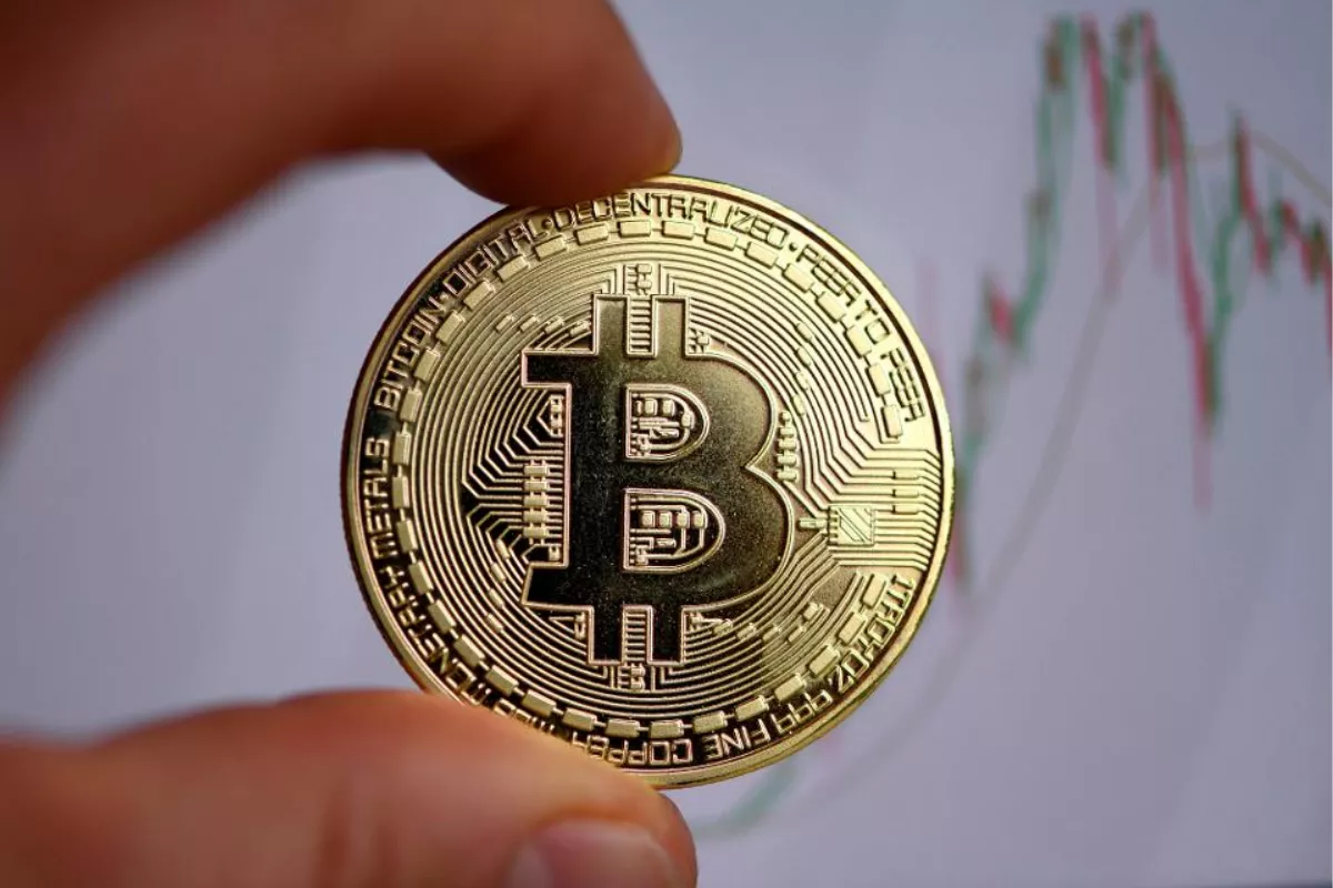 Bitcoin Melemah ke 61.428 USD di Tengah Penantian Kebijakan The Fed