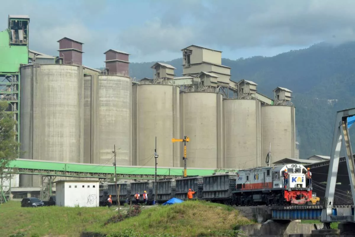 Prospek Saham SMGR di Tengah Tantangan Kinerja Semen Indonesia