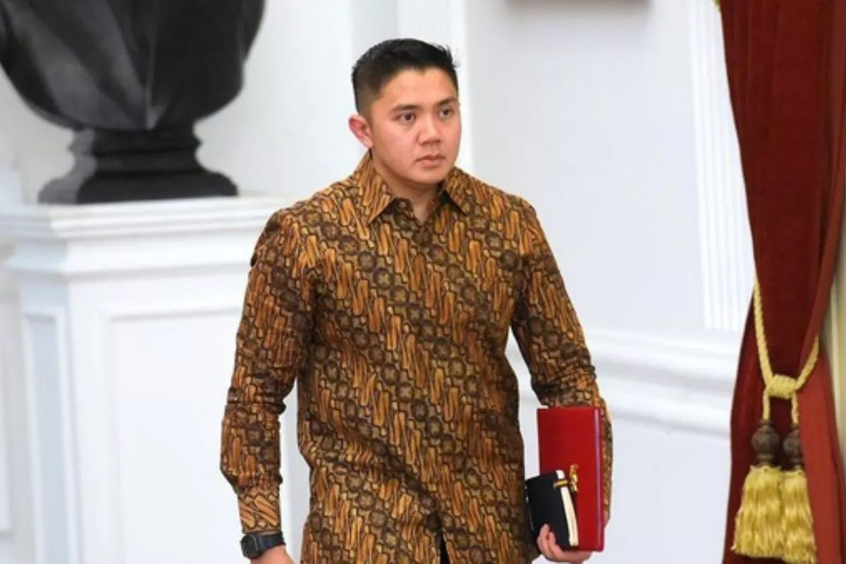 Seskab Teddy Bahas Ekosistem Kendaraan Listrik Bersama Arsjad Rasjid