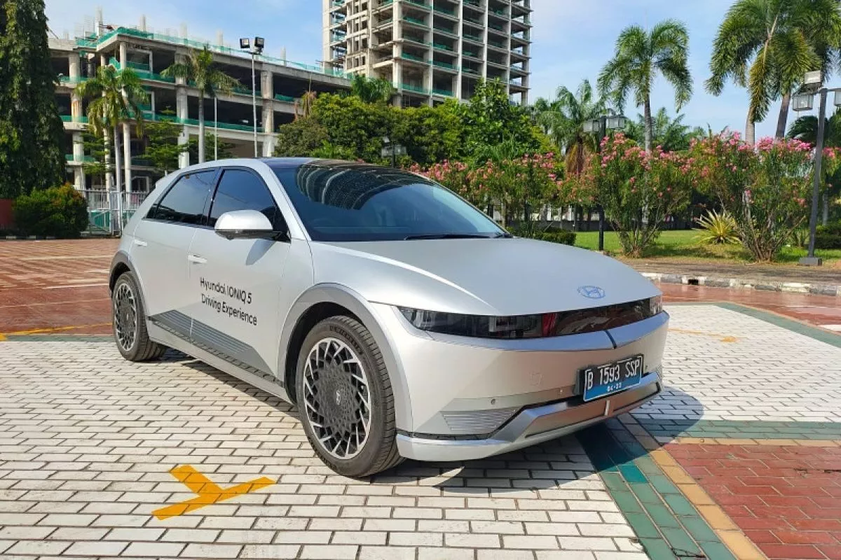 Hyundai dan Kia Minta Pemilik EV Parkir di Luar Rumah