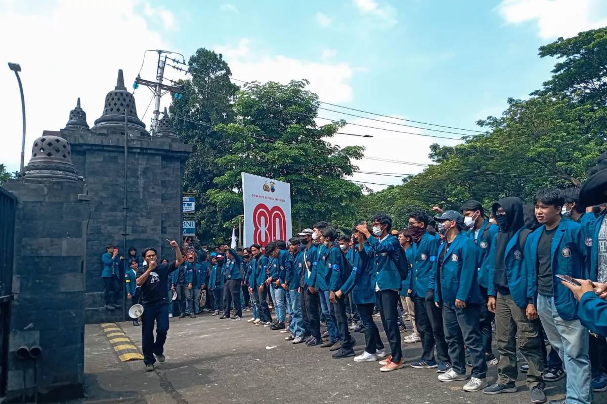 Mahasiswa Undip Menangis Soal Beras Alor, Mentan Telepon Bulog