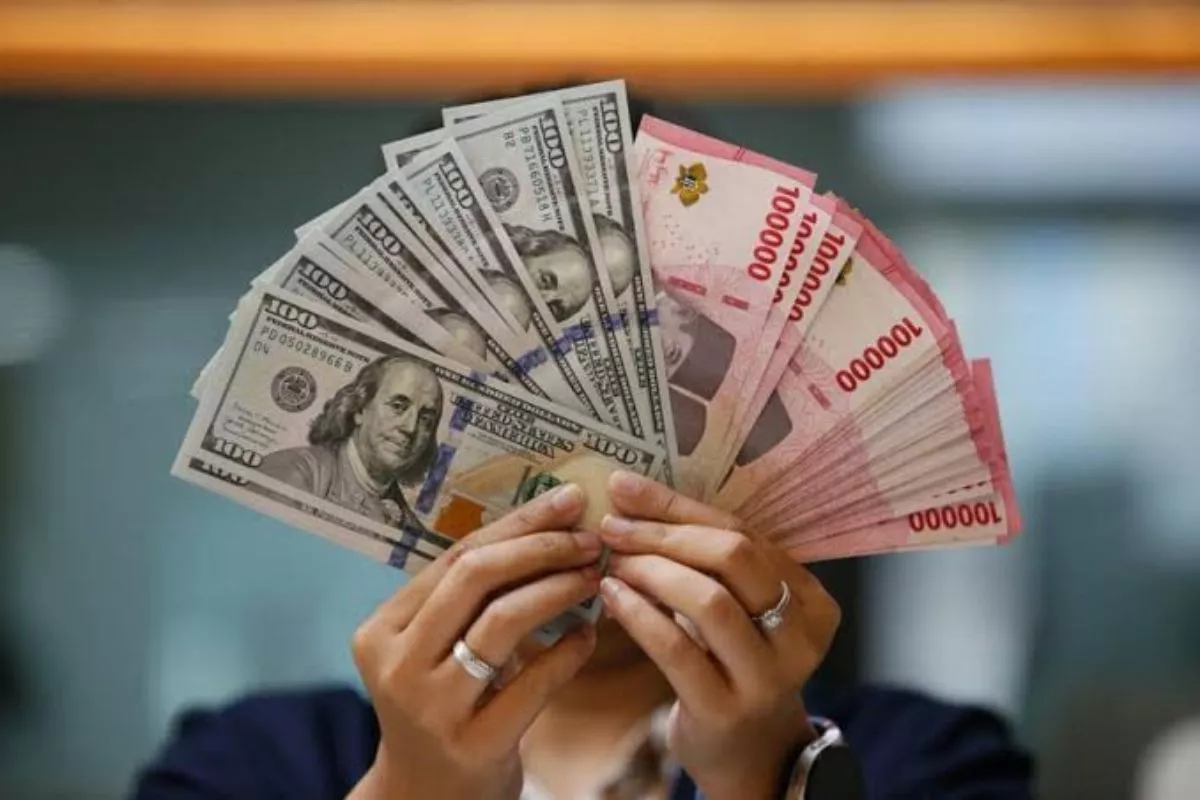 Rupiah Dibuka Menguat ke Rp17.975 per Dolar AS, Pasar Menanti Inflasi