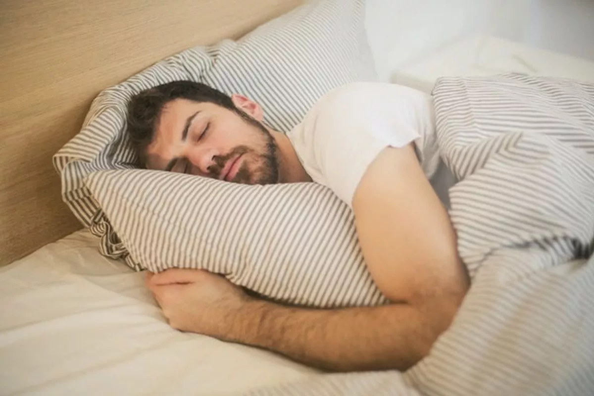 Pilih Tidur Pakai Bantal atau Tanpa Bantal? Ini Penjelasannya
