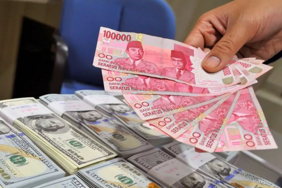 Rupiah Melemah, Ekonom BCA Prediksi BI Tambah Kenaikan Suku Bunga