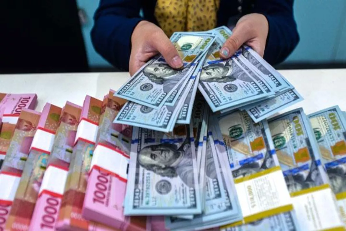 Sentimen Global dan Domestik Tekan Rupiah ke Level 17.850 per Dolar