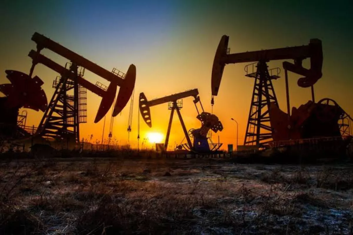 Harga Minyak Dunia Naik Tembus US$ 107 per Barel 3.1 persen