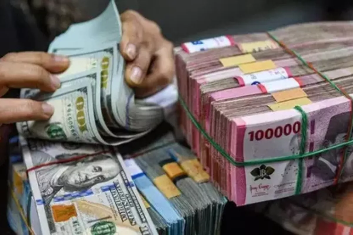 Kurs Rupiah Hari Ini Diproyeksi Fluktuatif dan Rentan Melemah