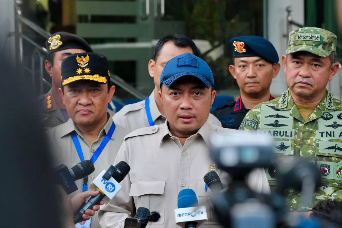 TNI Kirim 3 Batalion hingga Tim Paramotor Tangani Karhutla